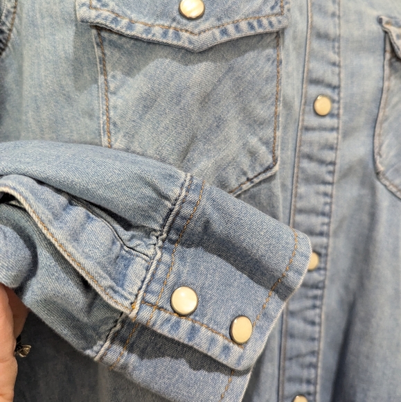 Gap Pearl Snap Button Denim Shirt - Picture 3 of 5